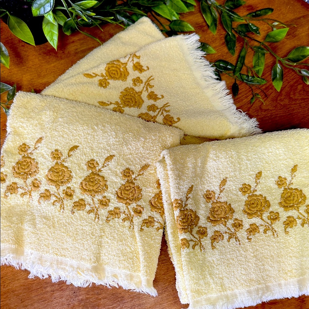 Vintage Dundee Floral Embroidered Bath Towel Set - Cream and Gold